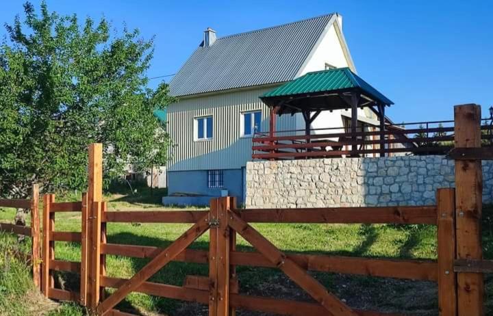 Durmitor Pitomine Sa Saunom Apartman *