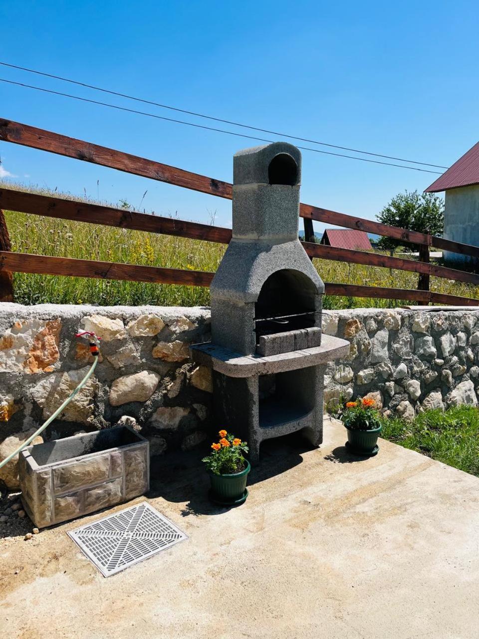Durmitor Pitomine Sa Saunom *